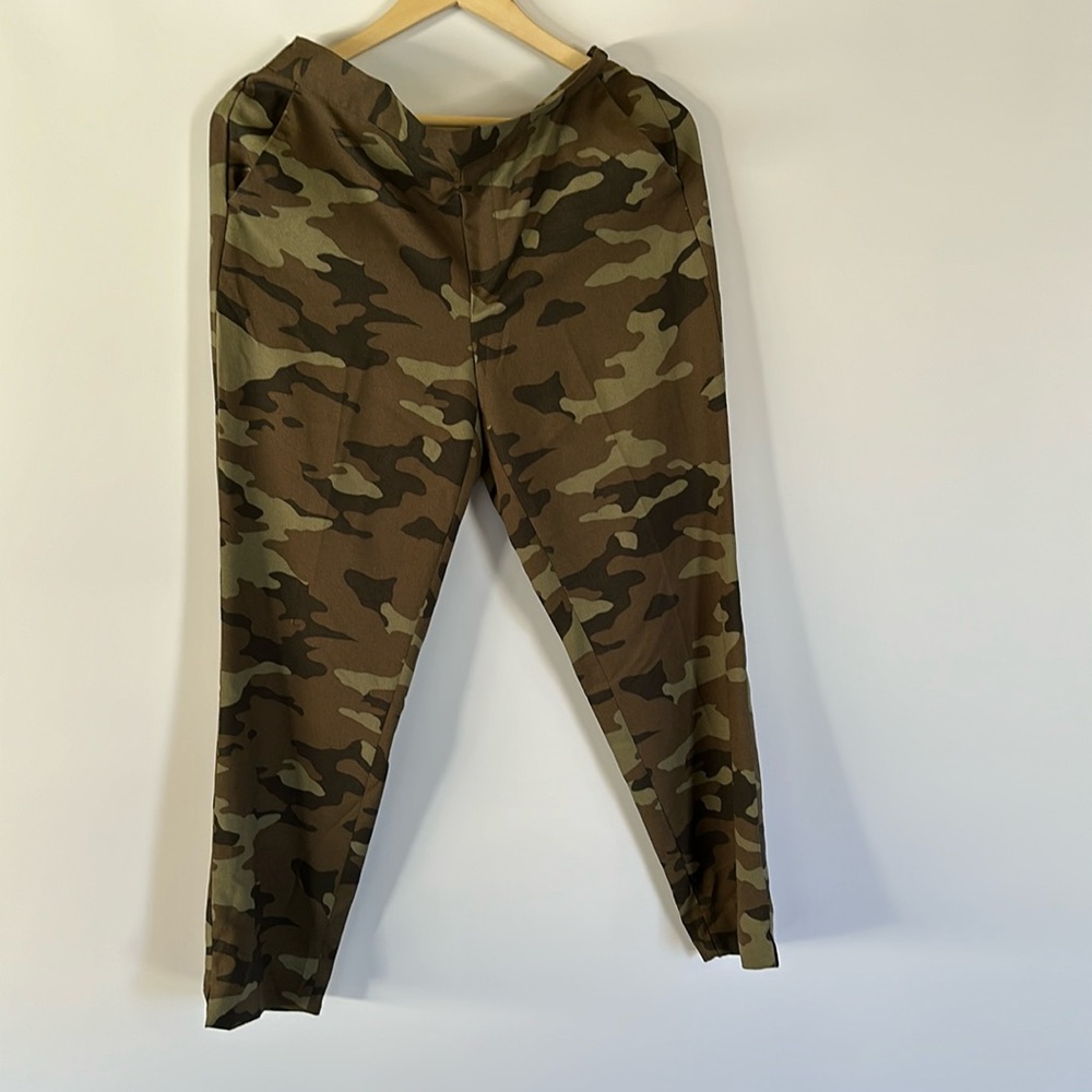 Banana Republic camo pants
